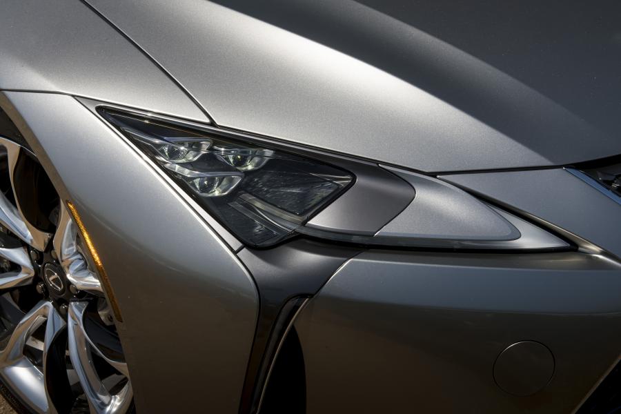 Детали экстерьера Lexus LC500 Convertible 2020 года  (NA) (фото 33 из 42)